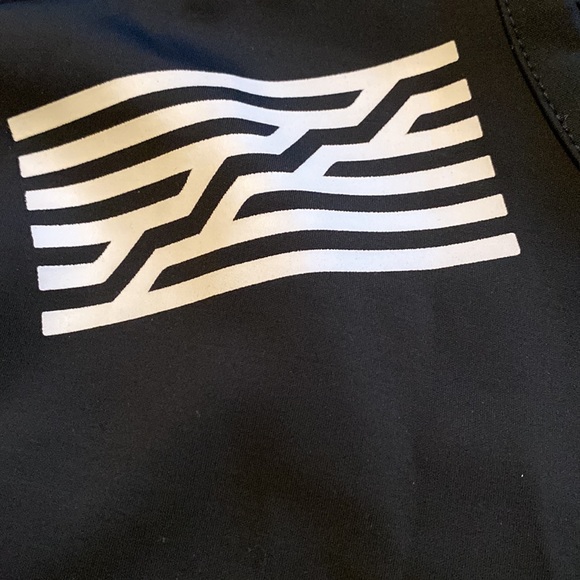 Black Pyramid Streetwear Top - Picture 6 of 13